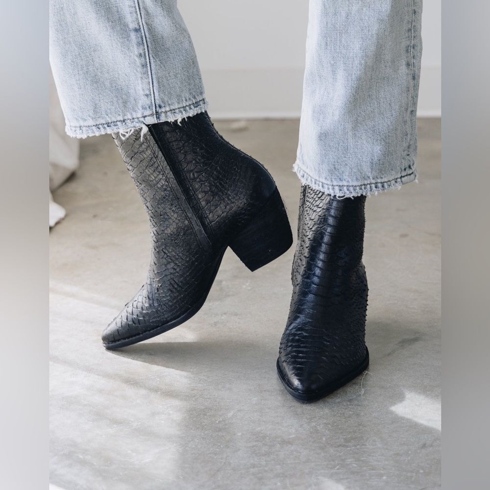 Matisse Women’s Caty Boot Black Croc Textured Ankle Boots Sz 7.5 Boho Western